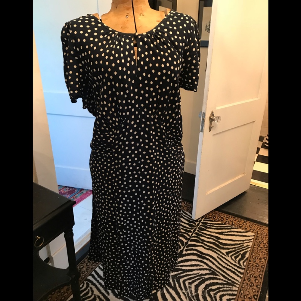 Retro style dotted dress unique details !